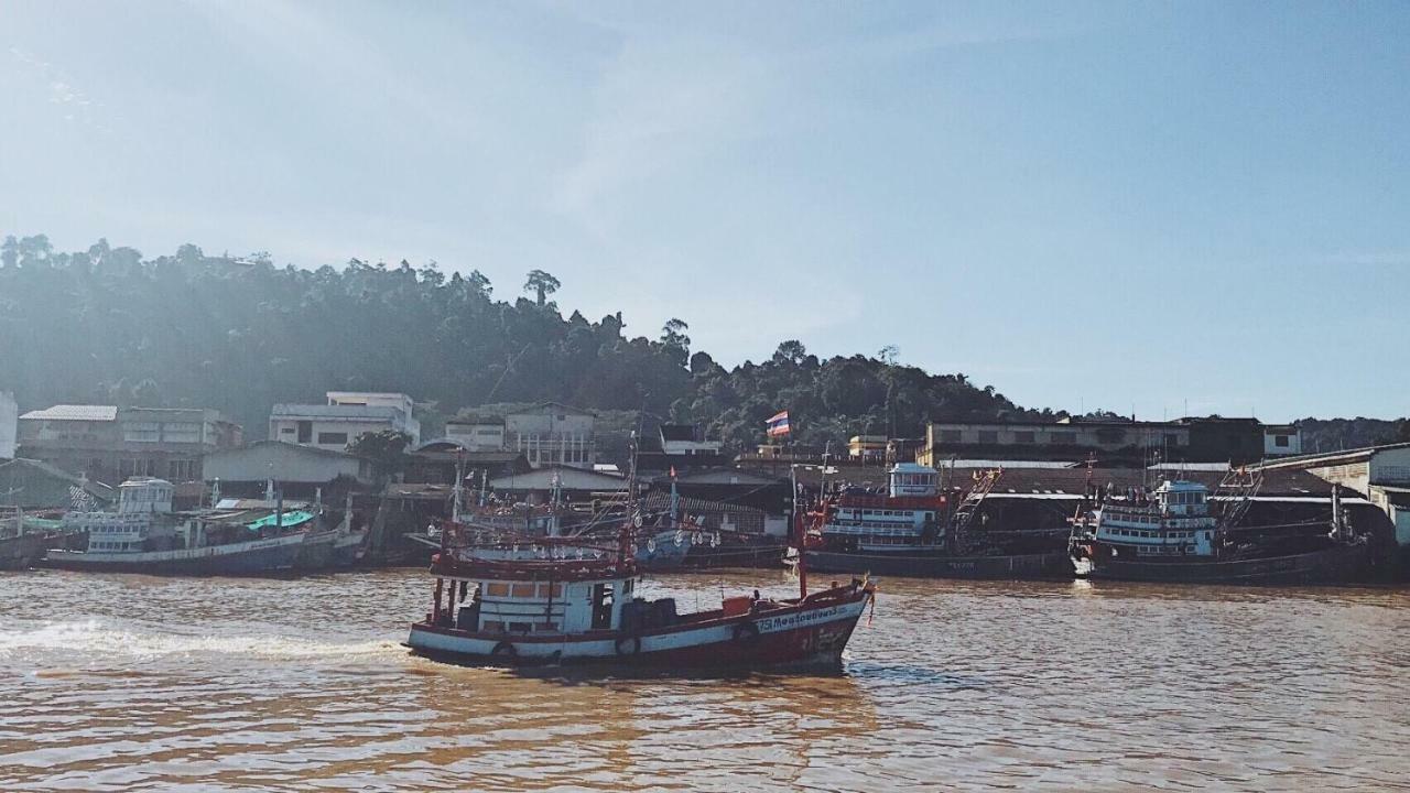 Rub Lom Chom Klong Homestay Chumphon Ngoại thất bức ảnh